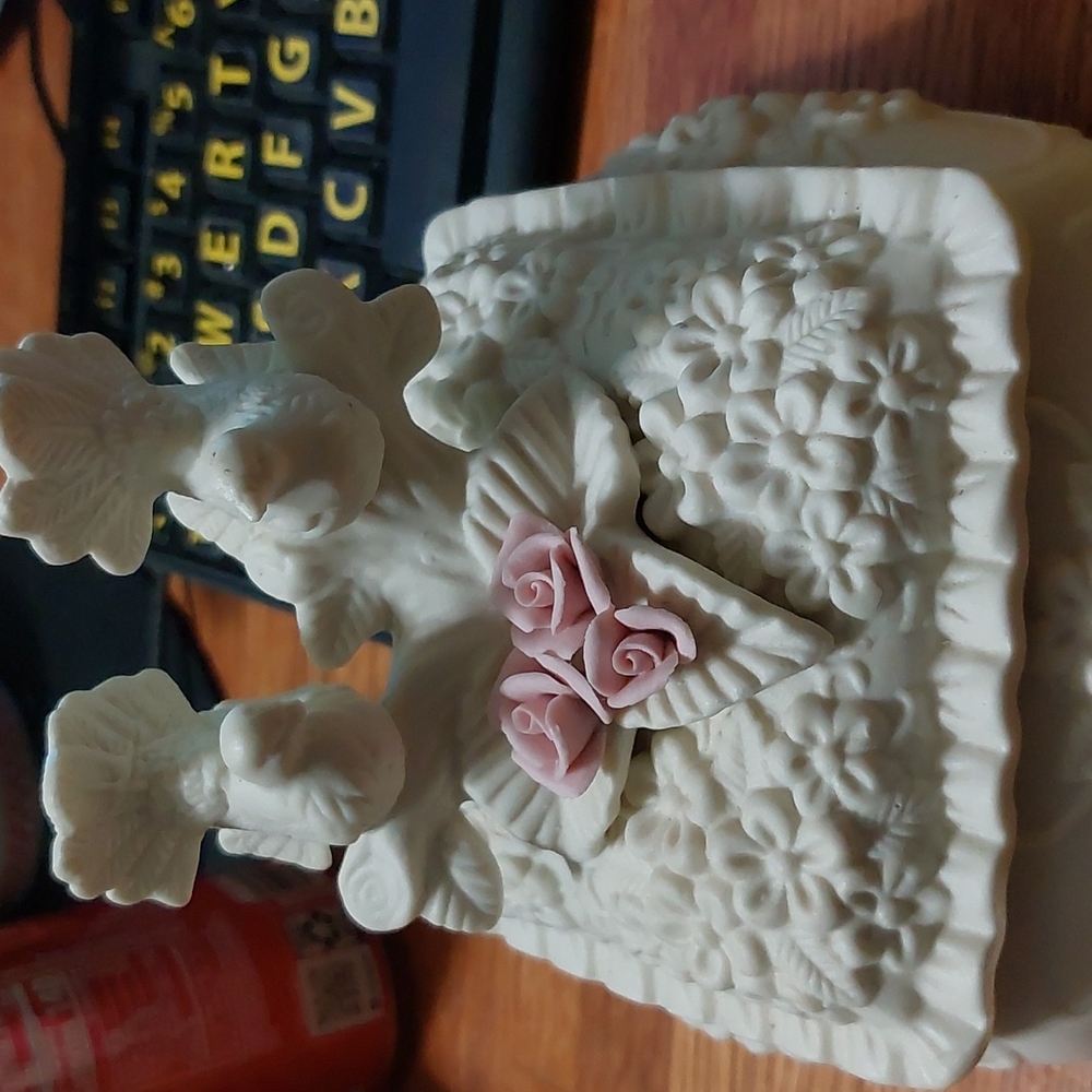 Jade Porcelain Box off white